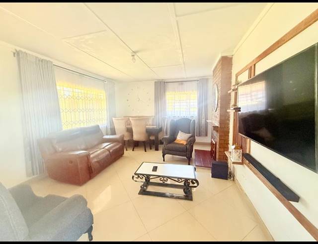 3 BEDROOM HOUSE FOR SALE IN VANDERBIJLPARK CE 2